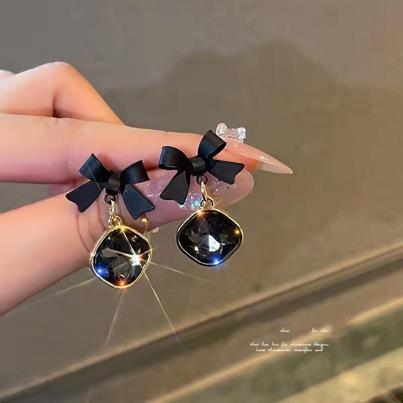 AWJ-166 Bow Shape Korean Earrings ,Elegant Fashion Jewellery, Stylish Accessory for Women