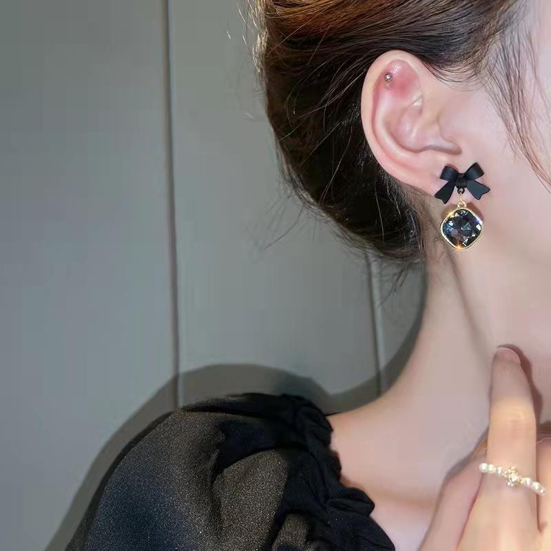 AWJ-166 Bow Shape Korean Earrings ,Elegant Fashion Jewellery, Stylish Accessory for Women