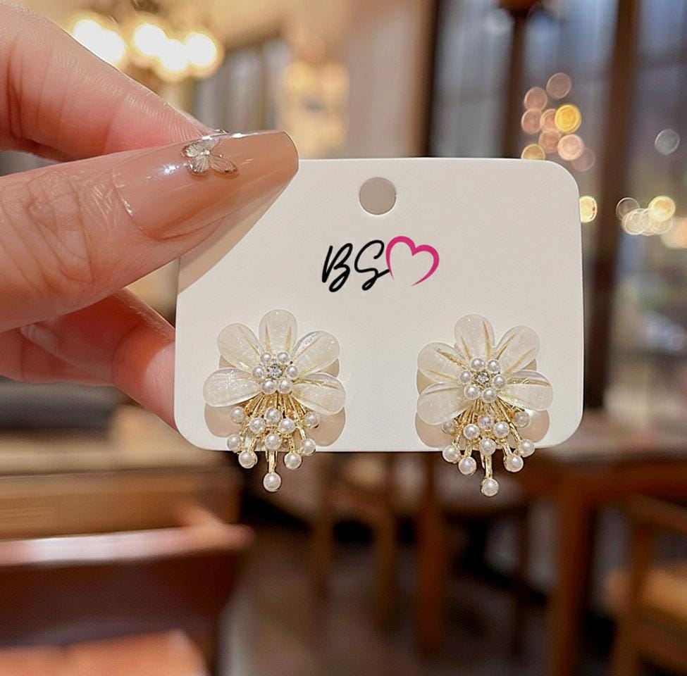 ZJX-162 Flower Pearl Korean Earrings  Elegant Design, Stylish Fashion Accessory for Women