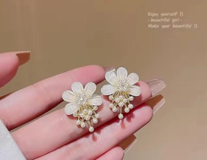 ZJX-162 Flower Pearl Korean Earrings  Elegant Design, Stylish Fashion Accessory for Women