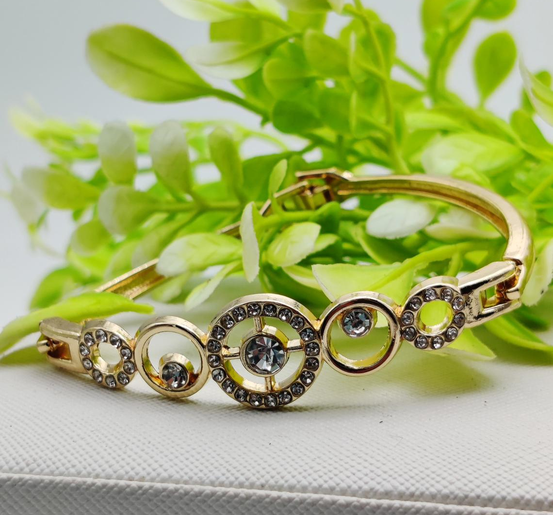Radiant Adjustable Circle Crystal Bracelet - Imported Elegance | Best Quality Artificial Bracelet For Girls & Women | for Every Occasion