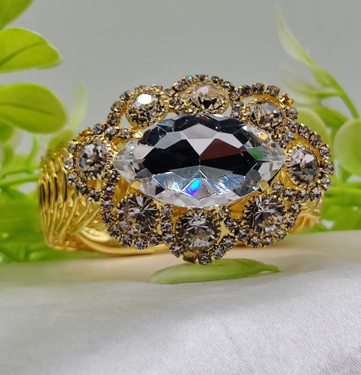 Imported Exquisite Oval Crystal Adjustable Bracelet - Imported Luxury Jewelry | Adjustable Bracelet â€“ Best Quality Artificial Bracelet For Girls & Women | Bracelet For Every Occasion - Random ColorÂ 