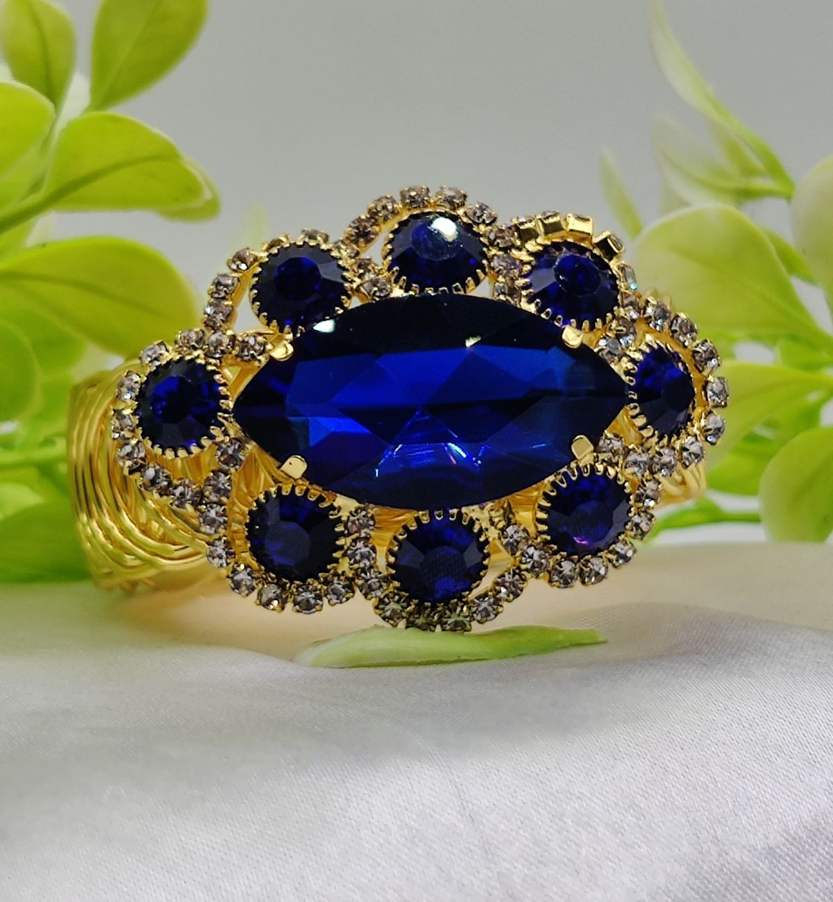 Imported Exquisite Oval Crystal Adjustable Bracelet - Imported Luxury Jewelry | Adjustable Bracelet â€“ Best Quality Artificial Bracelet For Girls & Women | Bracelet For Every Occasion - Random ColorÂ 
