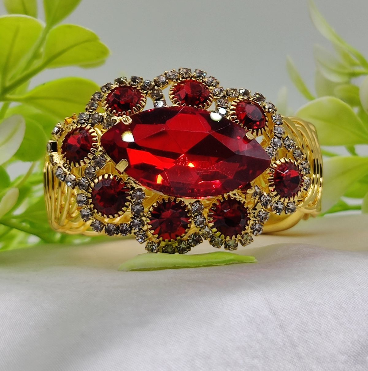 Imported Exquisite Oval Crystal Adjustable Bracelet - Imported Luxury Jewelry | Adjustable Bracelet â€“ Best Quality Artificial Bracelet For Girls & Women | Bracelet For Every Occasion - Random ColorÂ 