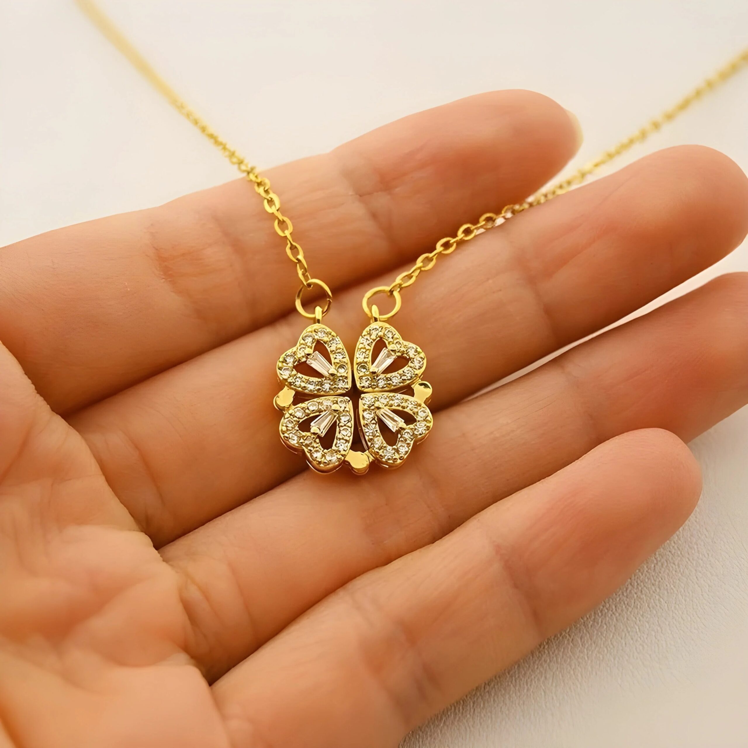 ZGE-923 Korean Magnetic 4 Leaf Clover Pendant Necklace ,Elegant 2 Ways Wearable Jewellery for Women